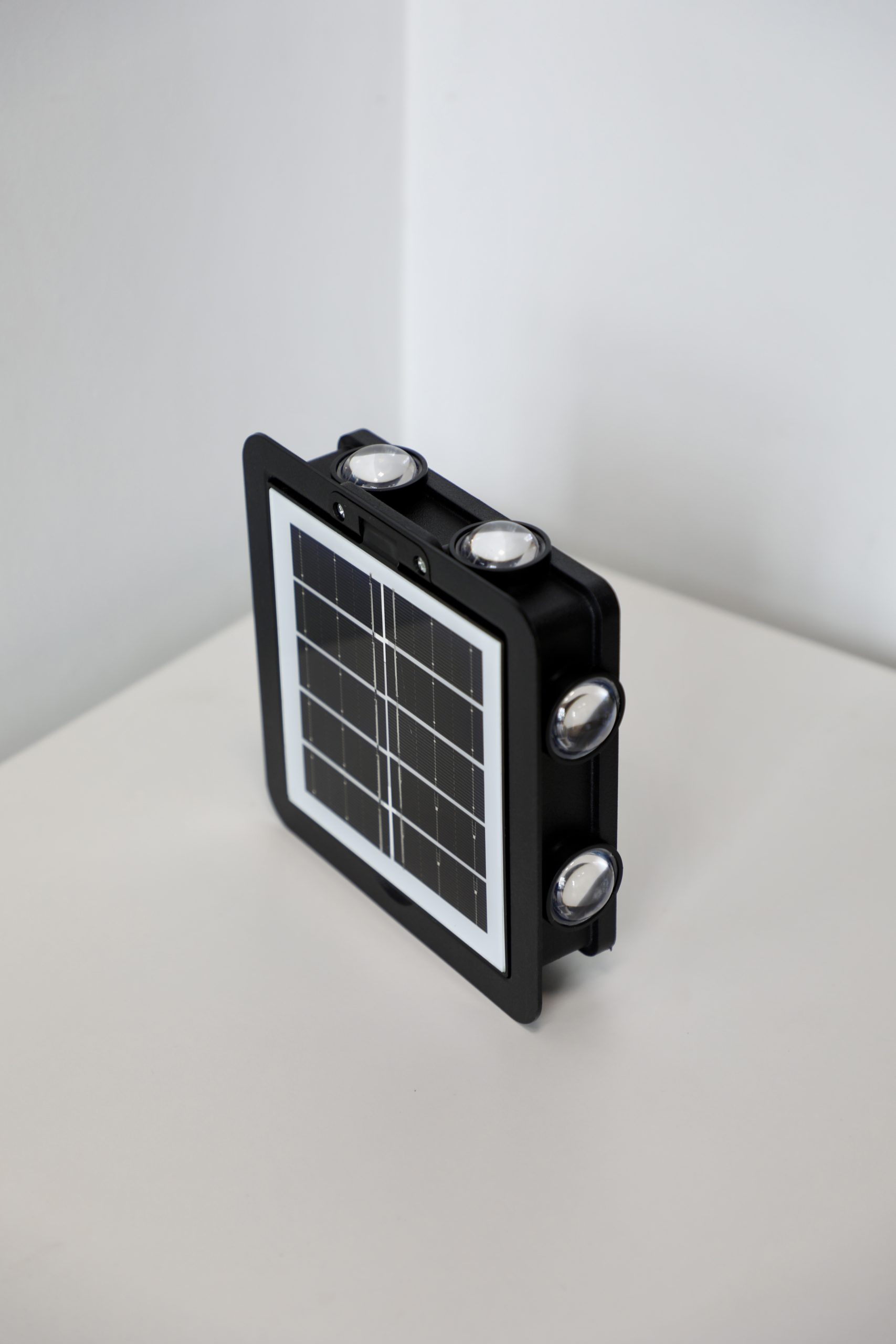 Lámpara de pared LED solar Blanco Frío, Blanco Cálido 0,8W o RGB 1,1W